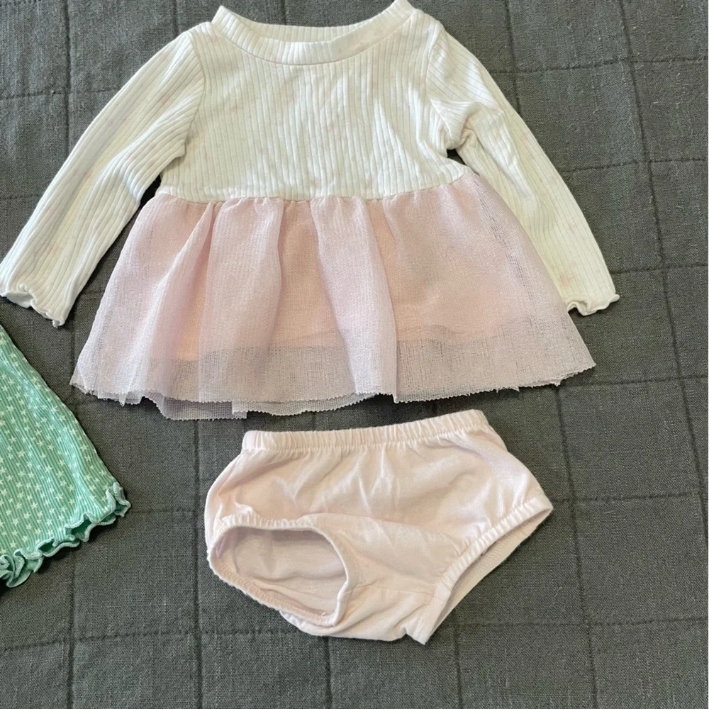 Set of dresses 1 is NB 1 is 3months EUC​​​​​​​ - Picture 2 of 6